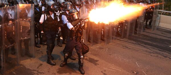 Policía de Hong Kong deurante las protestas - Sputnik Mundo