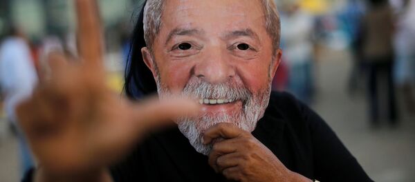 Manifestante a favor de la libertad del expresidente brasileño, Luiz Inácio Lula da Silva (archivo) - Sputnik Mundo