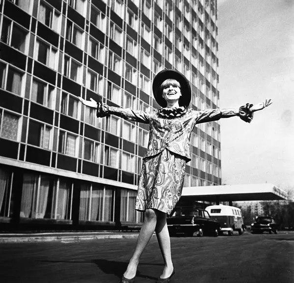 Nostalgia por los 60: así lucían las 'fashionistas' en la época del 'deshielo' en la URSS
Nostalgia por los 60: así lucían las 'fashionistas' en la época del 'deshielo' en la URSS
- Sputnik Mundo