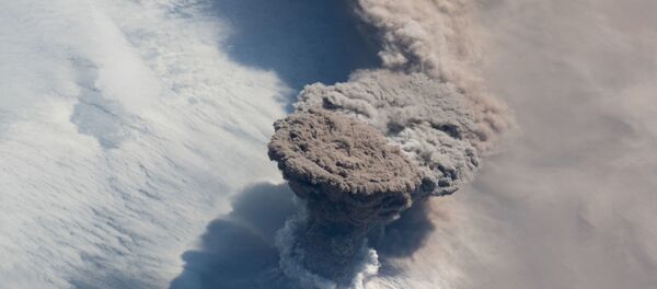 Imagen de la erupción del volcán Raikoke  - Sputnik Mundo