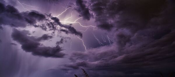 Un relámpago - Sputnik Mundo