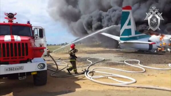 Llamas y nubes de humo: así fue la catástrofe del An-24 en Rusia
 - Sputnik Mundo