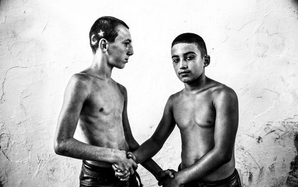 'El torneo de lucha de aceite de Kirkpinar', del fotógrafo turco Elif Ozturk Ozgoncu, se hizo un hueco en la categoría 'Deporte, series'. - Sputnik Mundo