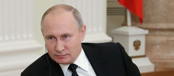 El presidente de Rusia, Vladímir Putin, en una entrevista en el Financial Times - Sputnik Mundo