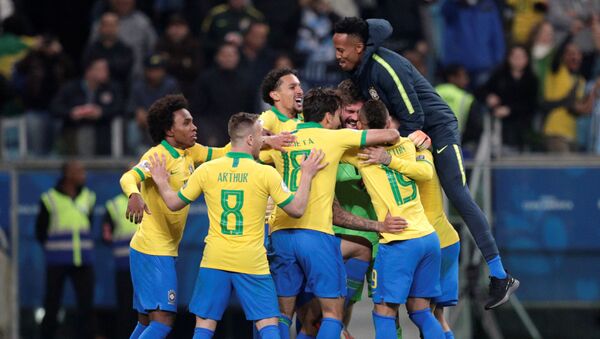 Brasil gana en penales en cuartos de final de la Copa América Brasil gana en penales en cuartos de final de la Copa América - Sputnik Mundo
