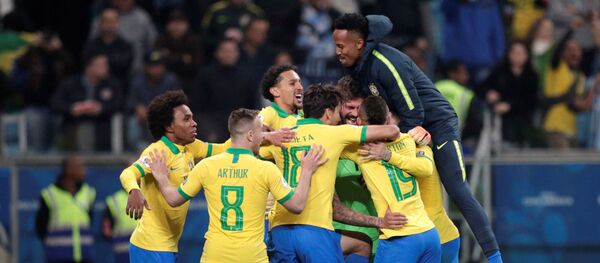 Brasil gana en penales en cuartos de final de la Copa América - Sputnik Mundo