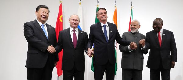 Los líderes que conforman el bloque de los BRICS en Osaka Los líderes que conforman el bloque de los BRICS en Osaka - Sputnik Mundo
