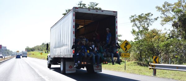 Migrantes en un camión en México (imagen referencial) - Sputnik Mundo