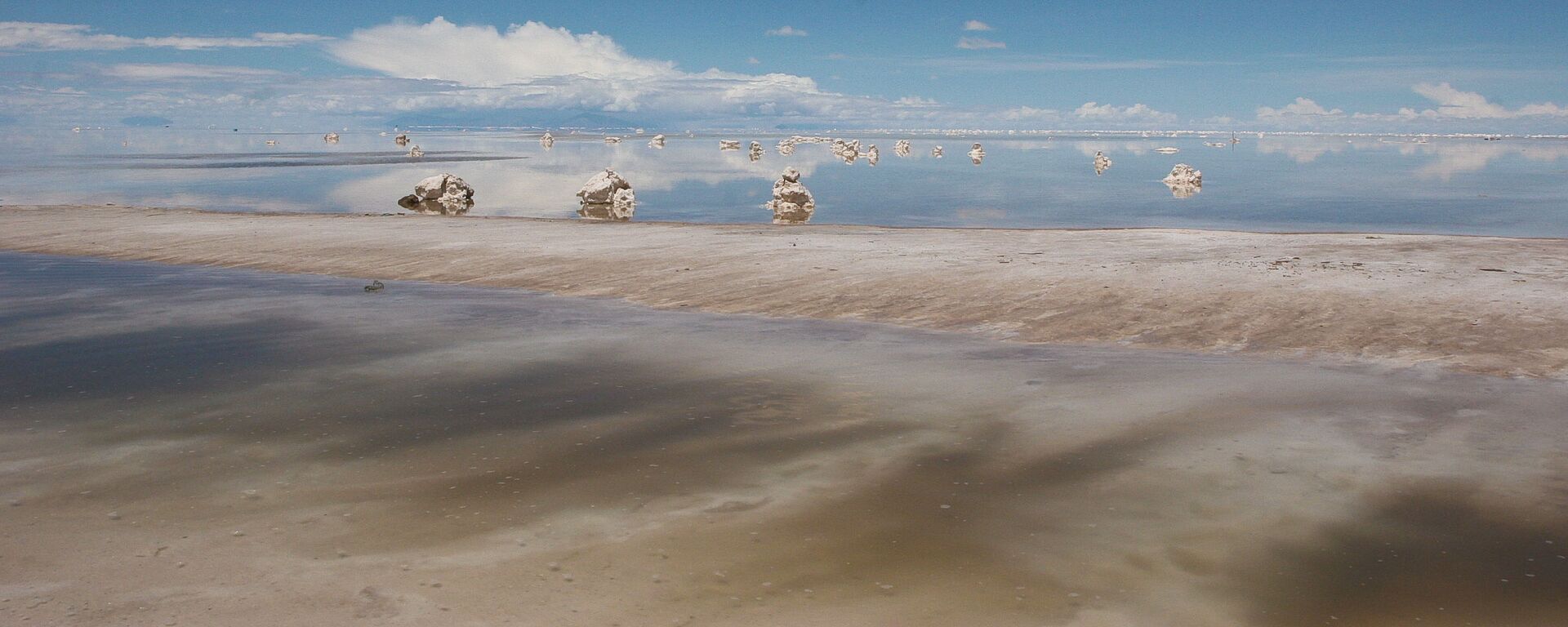 El salar de Uyuni en Bolivia, gran reserva de litio - Sputnik Mundo, 1920, 02.02.2021