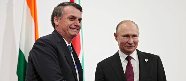 El presidente de Brasil, Jair Bolsonaro y su homólogo ruso, Vladímir Putin durante la cumbre del G20 en Osaka, Japón - Sputnik Mundo