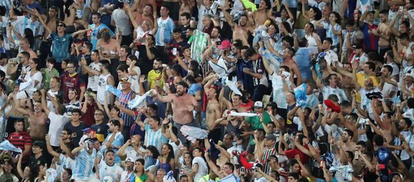 Hinchas argentinos - Sputnik Mundo