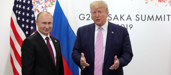 El presidente de Rusia, Vladímir Putin y el presidente de EEUU, Donald Trump en la cumbre del G20, Japón - Sputnik Mundo