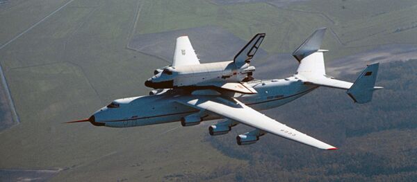 El Antónov An-225 Mriya y la nave espacial Burán - Sputnik Mundo