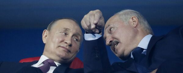 El presidente de Rusia, Vladímir Putin junto al presidente de Bielorrusia, Alexandr Lukashenko (archivo) - Sputnik Mundo