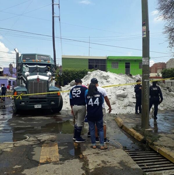 Cautiverio de hielo: las fotos de la granizada en Guadalajara - Sputnik Mundo