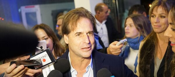 El candidato del Partido Nacional Luis Lacalle Pou luego de ganar las elecciones internas de su partido en Uruguay - Sputnik Mundo