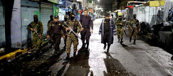 Los soldados y policías de El Salvador - Sputnik Mundo