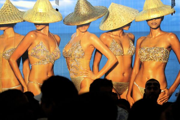 La 'bomba' que esconden los bikinis
 - Sputnik Mundo