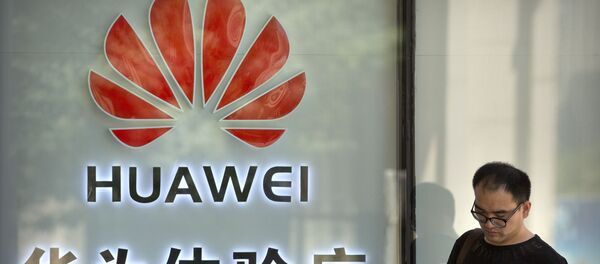 Una tienda de Huawei en China - Sputnik Mundo
