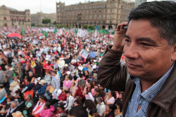 La celebración de AMLO desde adentro: respaldo popular y fuertes medidas de seguridad La celebración de AMLO desde adentro: respaldo popular y fuertes medidas de seguridad - Sputnik Mundo