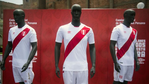 Camiseta de la selección de fútbol de Perú Camiseta de la selección de fútbol de Perú - Sputnik Mundo