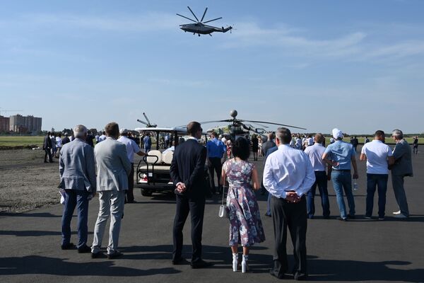 Тяжелый военно-транспортный вертолет Ми-26Т2 - Sputnik Mundo