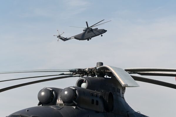 Тяжелый военно-транспортный вертолет Ми-26Т2 - Sputnik Mundo