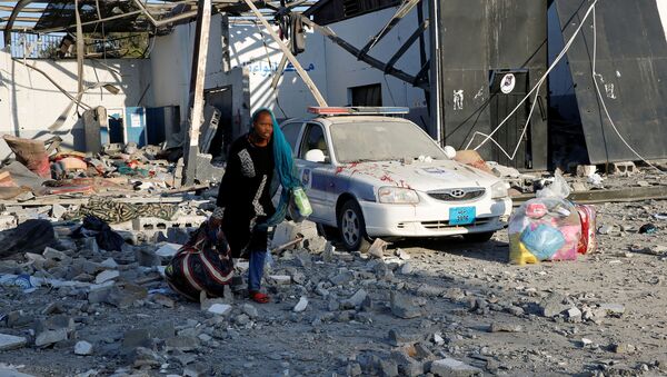 Ataque aéreo a un centro de detención de migrantes en la ciudad libia de Tajura - Sputnik Mundo