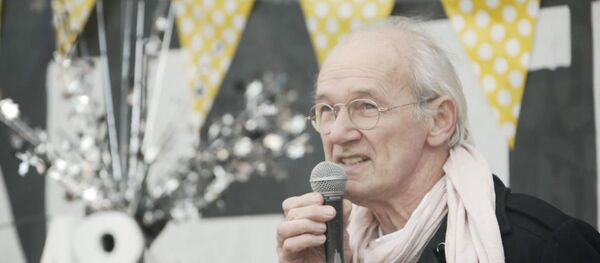 El padre de Assange se une a las celebraciones por el cumpleaños de su hijo  - Sputnik Mundo