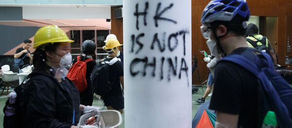 Una inscripción que dice 'Hong Kong no es China' en el Consejo Legislativo de la ciudad Una inscripción que dice 'Hong Kong no es China' en el Consejo Legislativo de la ciudad - Sputnik Mundo