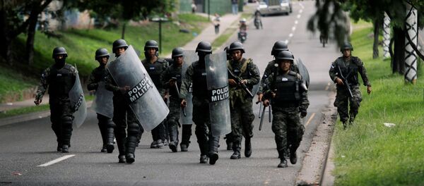 Militares durante las protestas en Tegucigalpa, Honduras - Sputnik Mundo