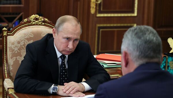 El presidente de Rusia, Vladímir Putin, y el ministro de Defensa de Rusia, Serguéi Shoigú - Sputnik Mundo