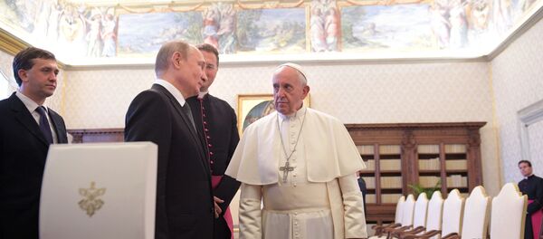 El presidente ruso, Vladímir Putin, y el papa Francisco - Sputnik Mundo