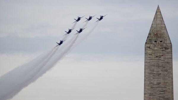 Aviones militares de EEUU sobrevuelan los fuegos artificiales durante las festividades del Día de la Independencia - Sputnik Mundo