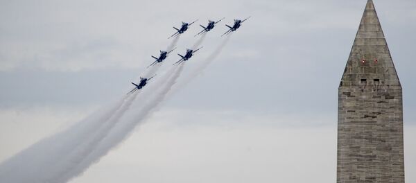 Aviones militares de EEUU sobrevuelan los fuegos artificiales durante las festividades del Día de la Independencia - Sputnik Mundo