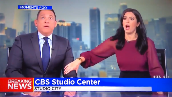 La aterrada reacción de dos presentadores de TV al terremoto de California - Sputnik Mundo