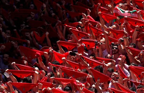 El 'chupinazo' da inicio a la fiesta de San Fermín - Sputnik Mundo