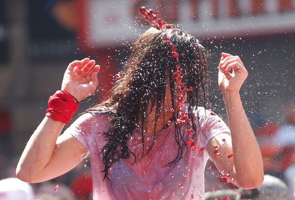 El 'chupinazo' da inicio a la fiesta de San Fermín - Sputnik Mundo