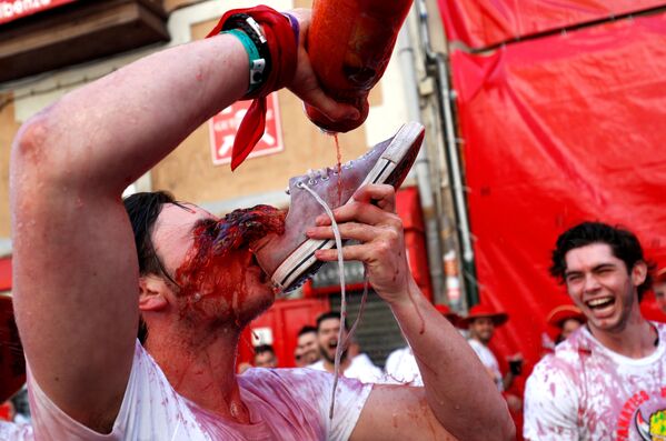 El 'chupinazo' da inicio a la fiesta de San Fermín - Sputnik Mundo