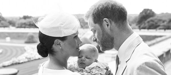Los duques de Sussex bautizan a su primogénito Los duques de Sussex bautizan a su primogénito - Sputnik Mundo