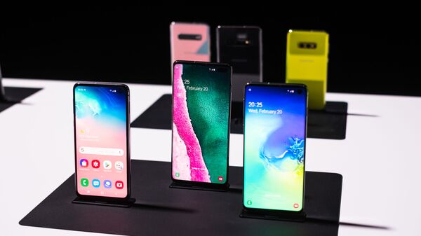 Los teléfonos inteligentes Samsung Galaxy S10 - Sputnik Mundo