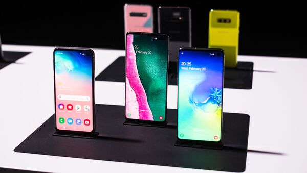 Los teléfonos inteligentes Samsung Galaxy S10 - Sputnik Mundo