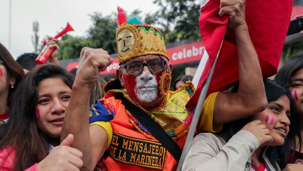 Hinchas en Perú - Sputnik Mundo