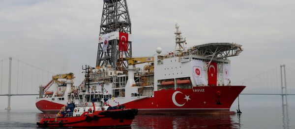 Un buque perforador turco en el mar Mediterráneo Un buque perforador turco en el mar Mediterráneo - Sputnik Mundo