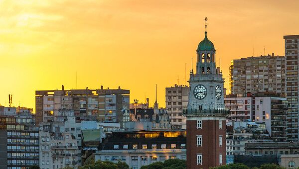 Torre monumental ubicada en el barrio Retiro de Buenos Aires - Sputnik Mundo