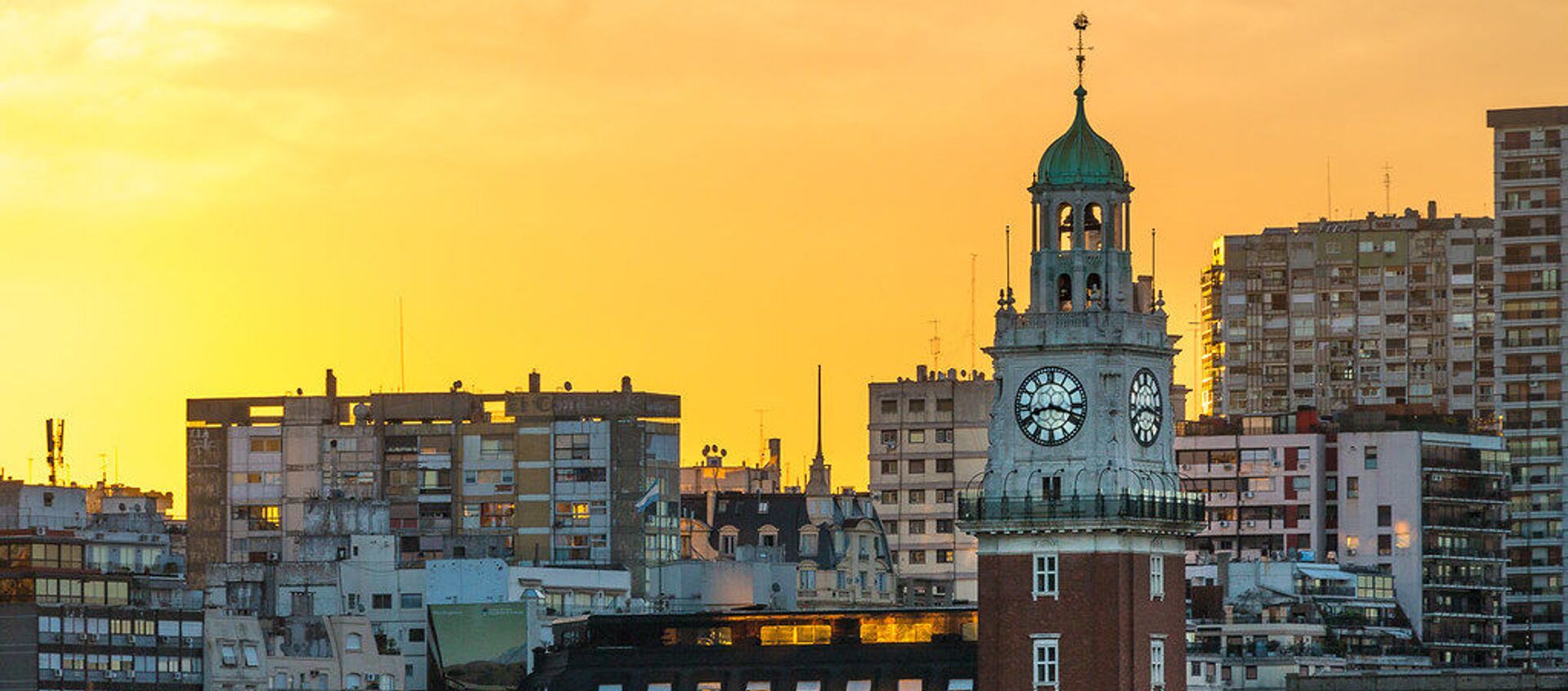 Torre monumental ubicada en el barrio Retiro de Buenos Aires - Sputnik Mundo, 1920, 08.07.2019