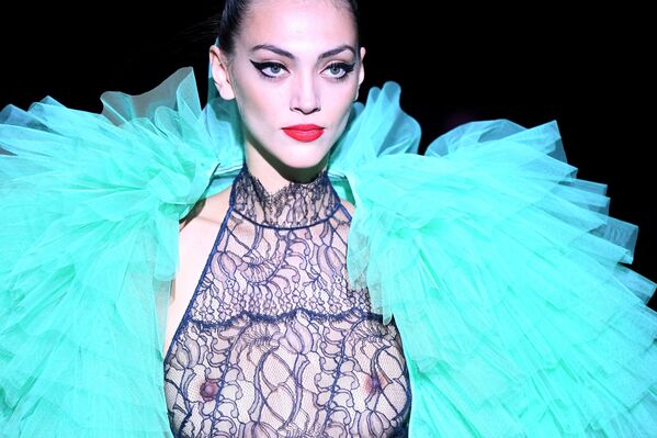 Las 50 sombras de lencería: lo más elegante de la Semana de la Moda de Madrid
Las 50 sombras de lencería: lo más elegante de la Semana de la Moda de Madrid
- Sputnik Mundo