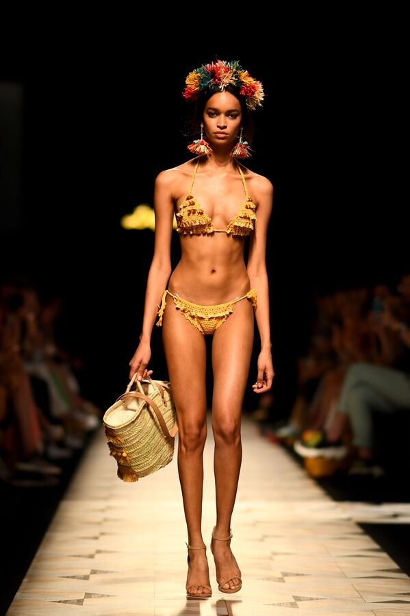 Las 50 sombras de lencería: lo más elegante de la Semana de la Moda de Madrid
Las 50 sombras de lencería: lo más elegante de la Semana de la Moda de Madrid
- Sputnik Mundo