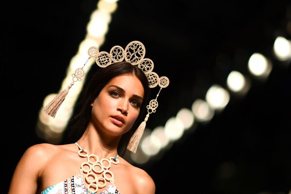 Las 50 sombras de lencería: lo más elegante de la Semana de la Moda de Madrid
Las 50 sombras de lencería: lo más elegante de la Semana de la Moda de Madrid
- Sputnik Mundo