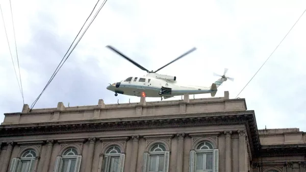 Fernando De la Rúa deja la Casa Rosada en un helicóptero